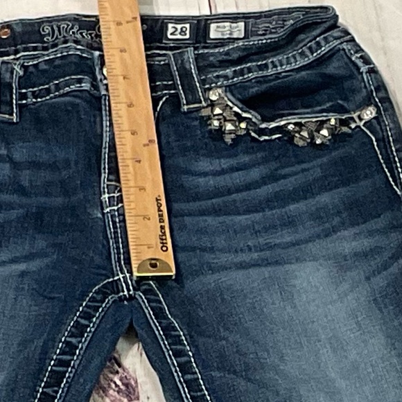 Women’s Miss Me Mid-Rise Boot Jean Size 28x34 Embellished Pockets - Picture 3 of 8